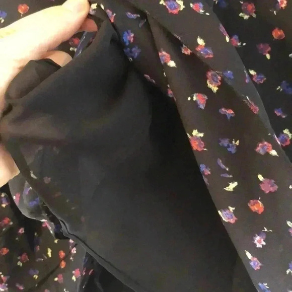 Emma & Olivia Sleeveless Floral Print Blouse - Picture 4 of 7